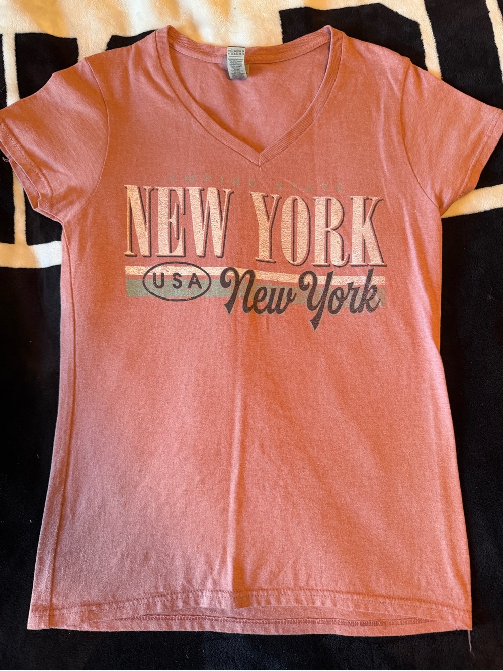 V-Neck New York Graphic Tee in Mauve Pink